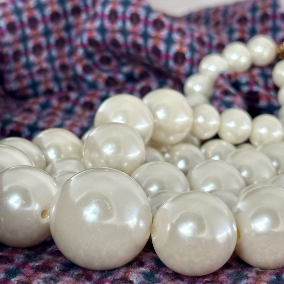 ***SOLD*** JEROLLIN PEARL CLUSTER Statement Necklace 17” VINTAGE Signed - Picture 13 of 16